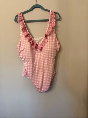 Pink gingham ruffled v neck swimsuit size 24 W